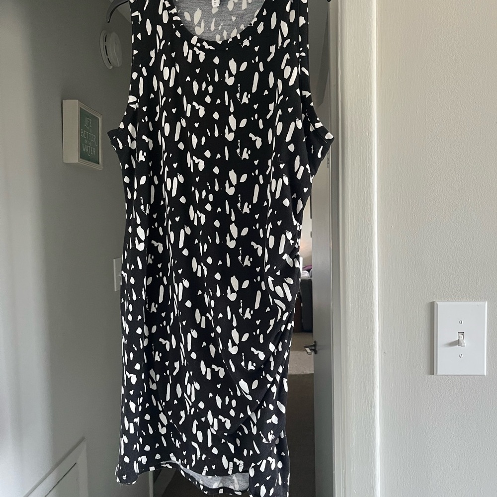 Stylish Black and White Sleeveless Dress